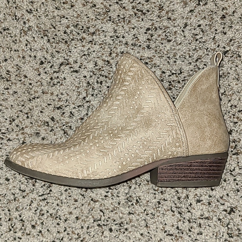 Serra Bootie Women size 8 Beige Split Shaft Ankle Boot Block Heel - Picture 5 of 11